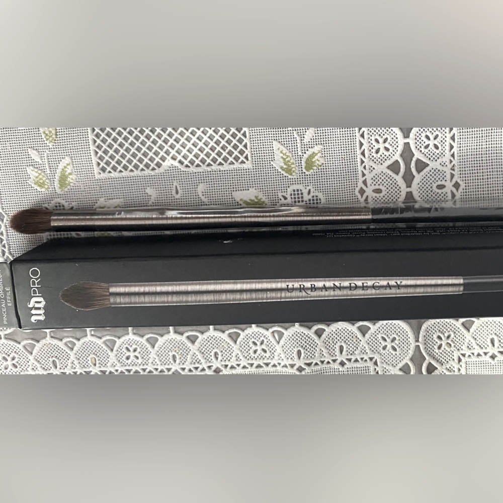 Urban decay tapered blending brush